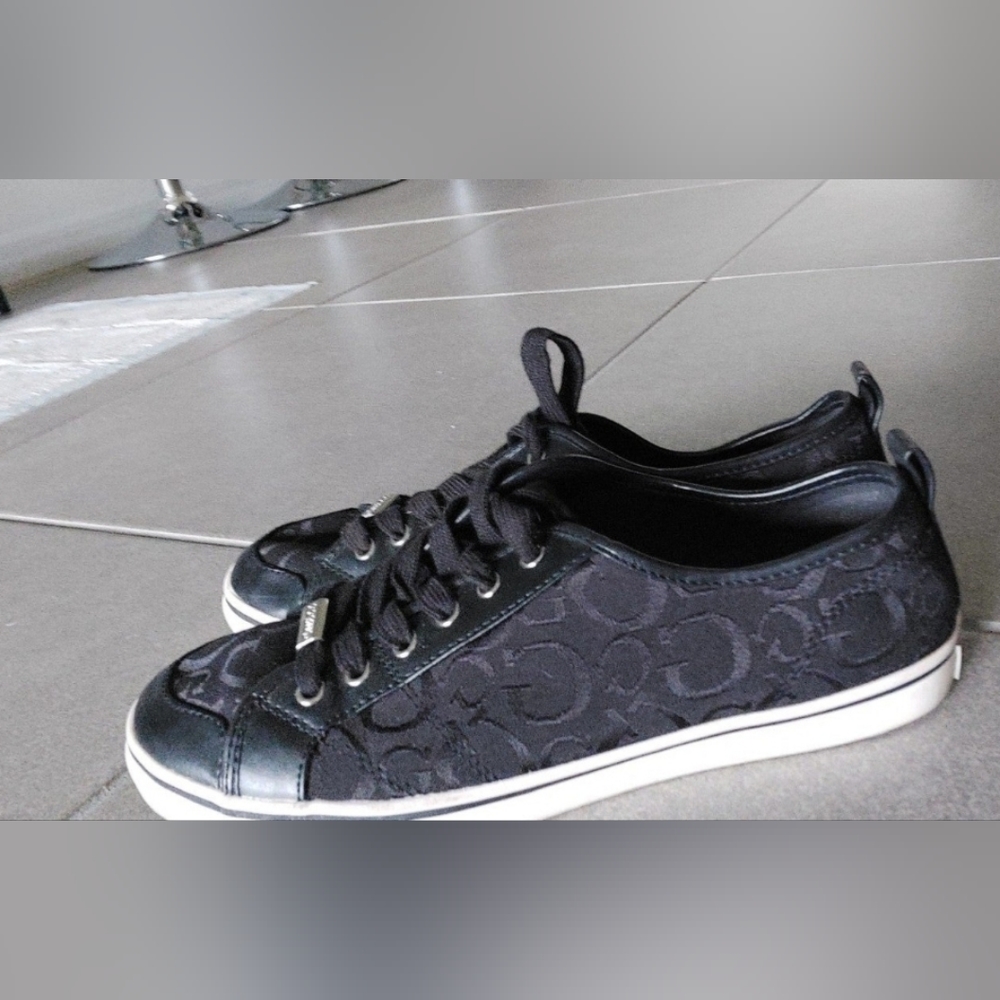 Shoes - Picture 1 of 4